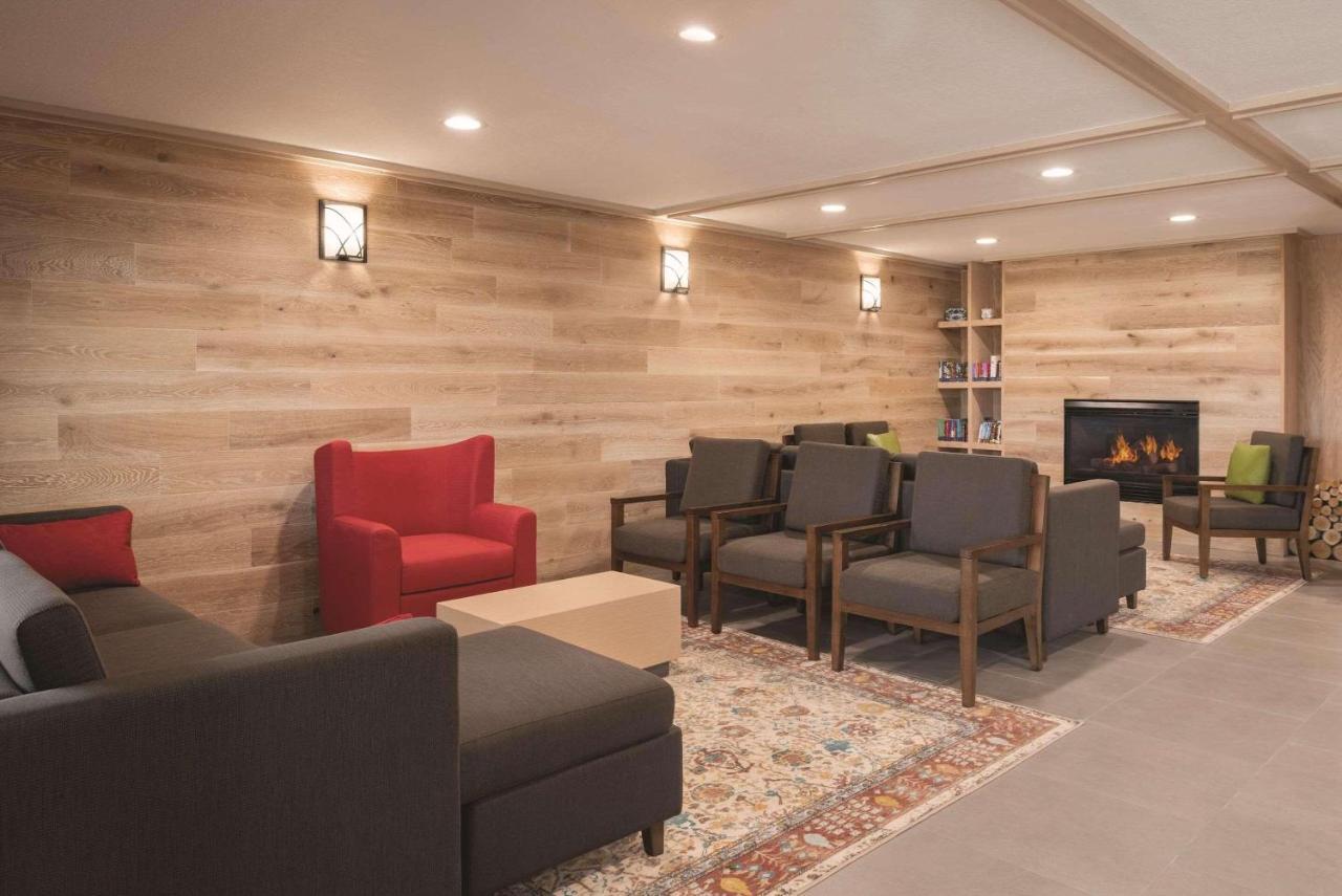 Country Inn & Suites By Radisson, Pella, Ia Exteriör bild