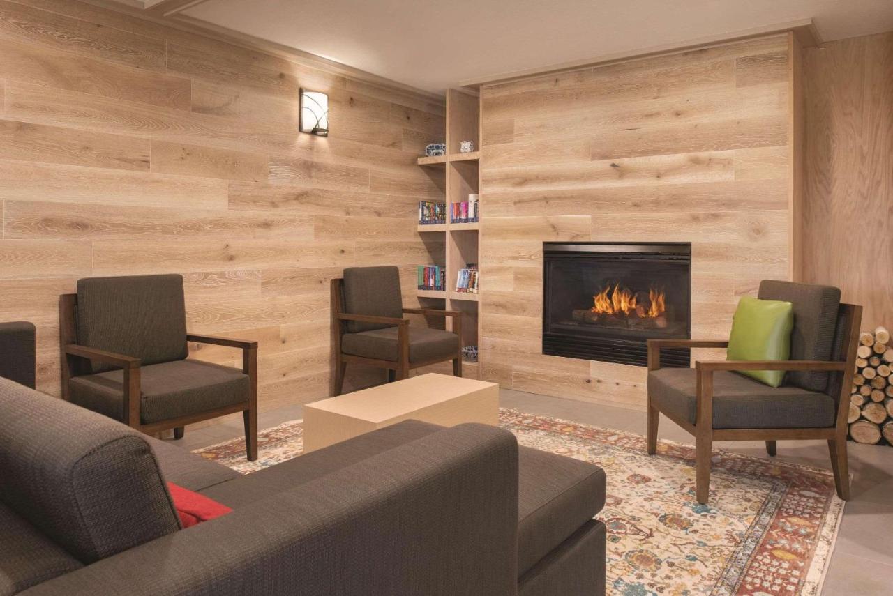 Country Inn & Suites By Radisson, Pella, Ia Exteriör bild